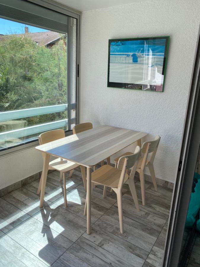 Spacieux studio sur le port de Hyères Extérieur photo