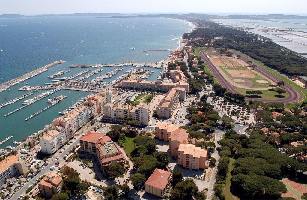 Spacieux studio sur le port de Hyères Extérieur photo