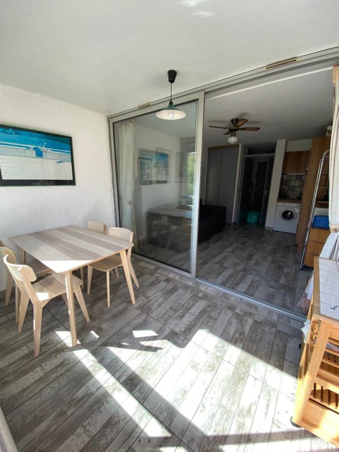 Spacieux studio sur le port de Hyères Extérieur photo
